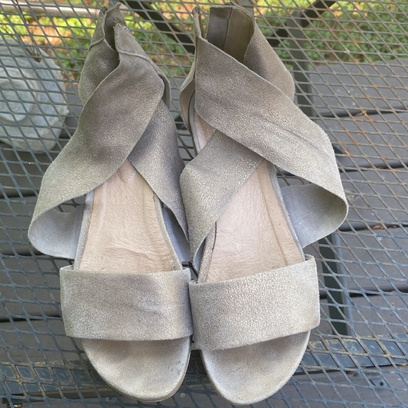 Eileen Fisher gold sparkle sport sandals - Picture 1 of 11
